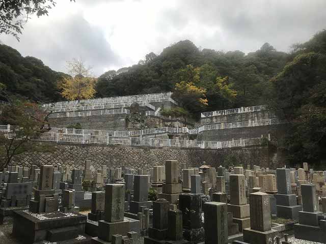 神戸市営追谷墓園でお墓じまい｜勾配のある墓地での施工【171件】の実績レポート