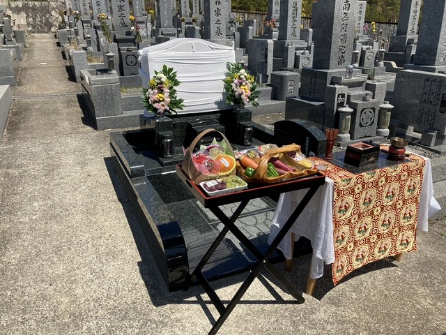 宝塚市・長尾山霊園での納骨式とお墓開き【施工実績500件以上】担当が語る当日の流れと準備のポイント