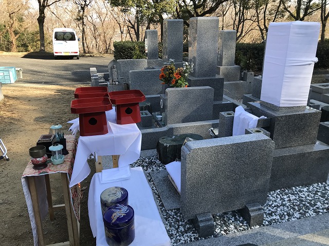 鵯越墓園でお墓の正面文字リフォーム｜「先祖代々之墓」への彫り直し事例を兵庫神戸支店・吉谷が解説