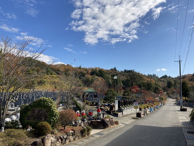 神戸市北区・光明寺墓地公園ガイド｜空き区画・永代使用料・施工実績【142件】を担当・塩田が解説