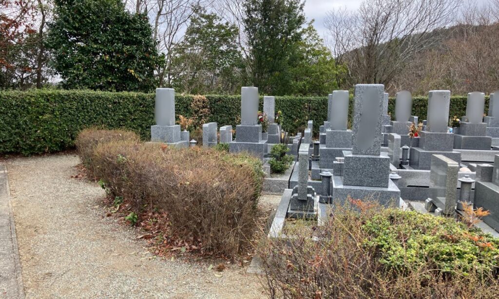 川西市営　川西公営霊園　完全ガイド｜永代使用料・空き区画・特徴などを施工実績【273件以上】｜担当：塩田が解説